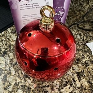 Merry & Bright Scentsy warmer with 2 bars and extra new bulb